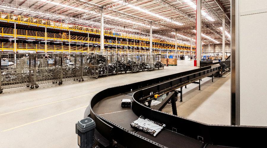 Conveyor technology in a warehouse