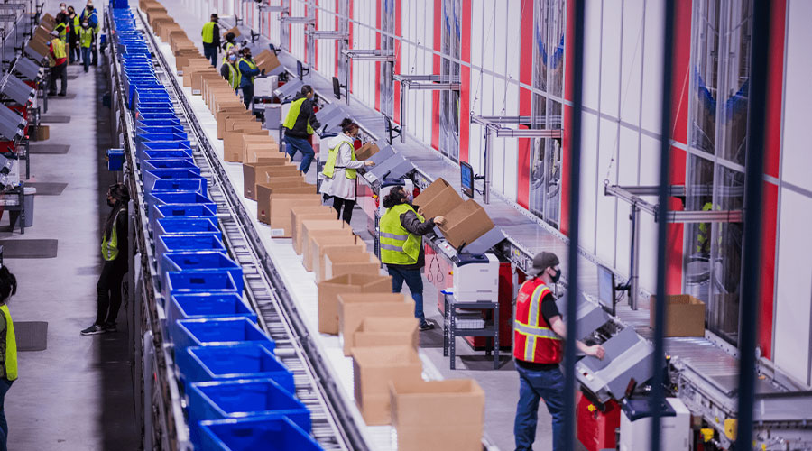 PUMA employees working at AutoStore Ports. Image.